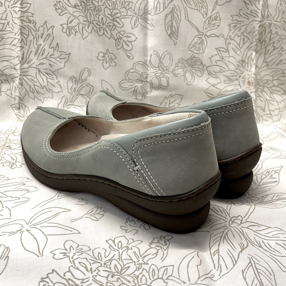 LLBean wedge shoes, sage, comfy size 8.5M